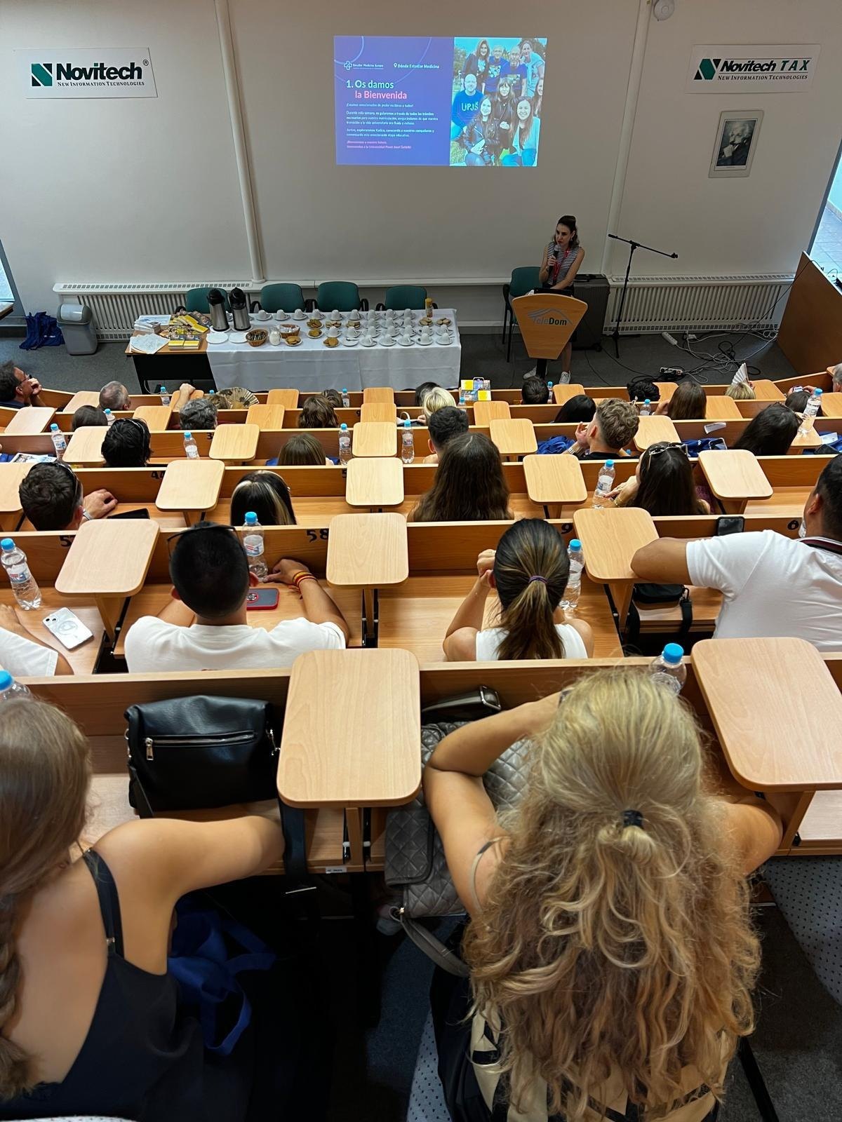 Sesión informativa en el aula magna