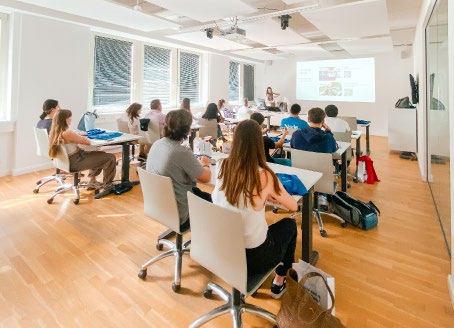 Sesión informativa en el aula