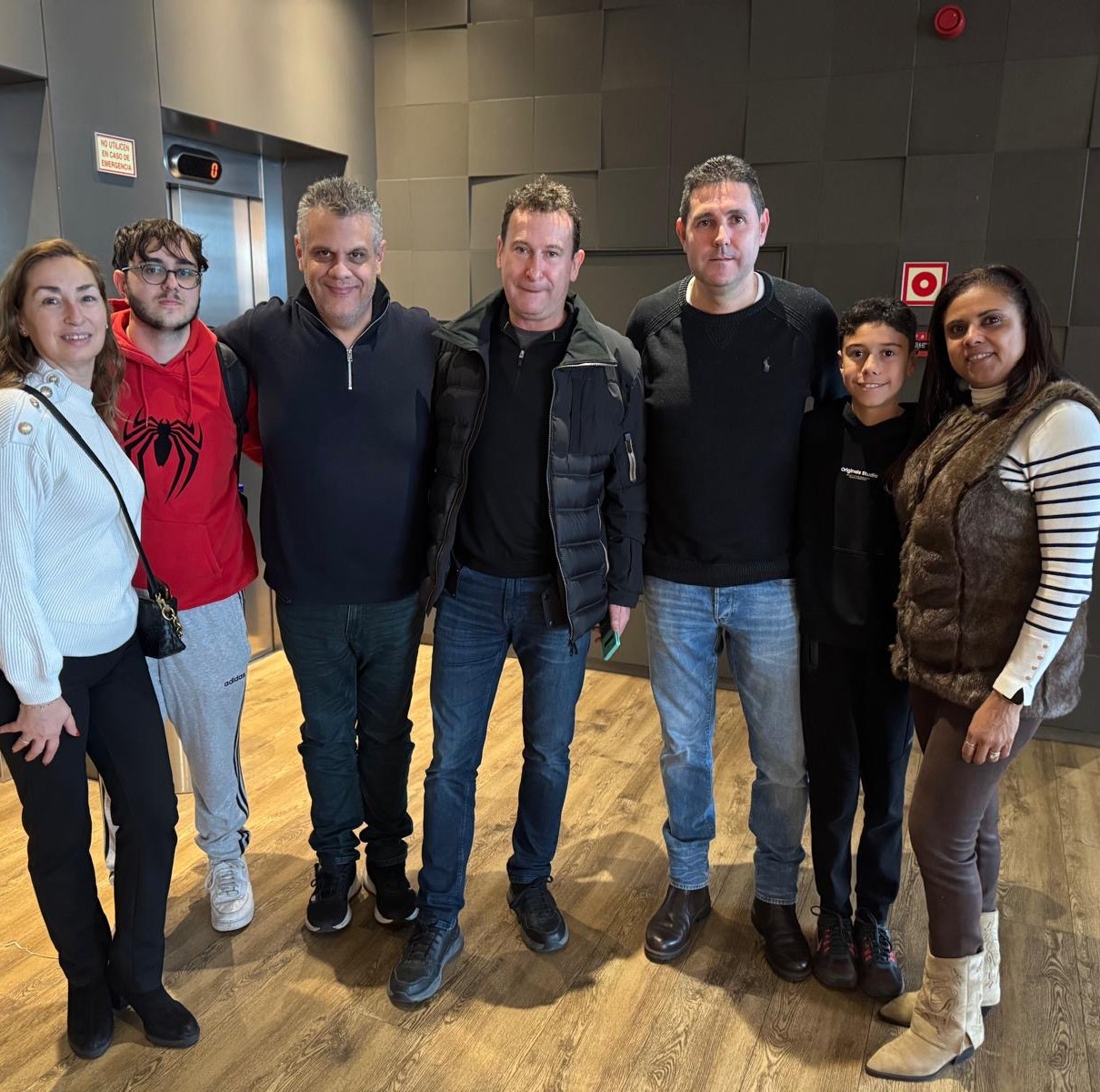 Foto de grupo con el equipo EME
