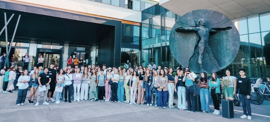 Grupo de estudiantes EME en la semana de orientación